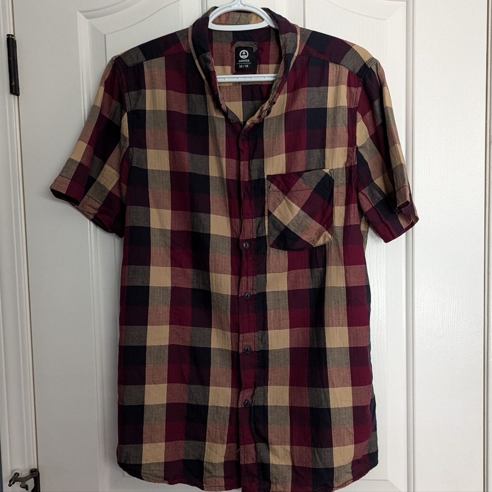 Amnesia Short Sleeve Plaid Button Up Men's Small